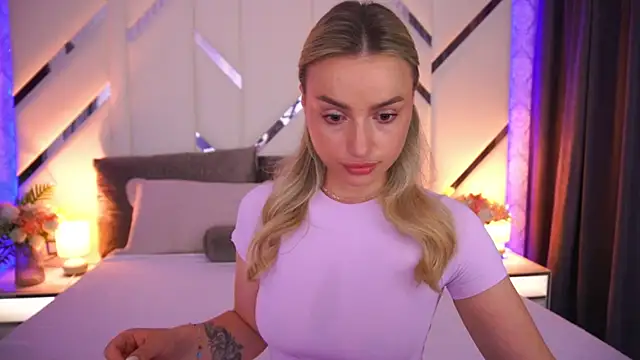LindsieGreyy online show from July 6, 12:46 pm