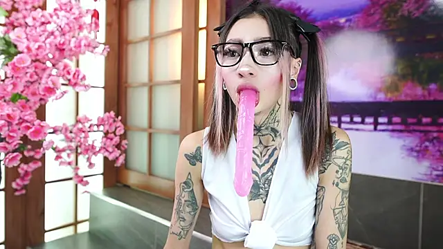 miss   angel online show from December 18, 6:47 pm