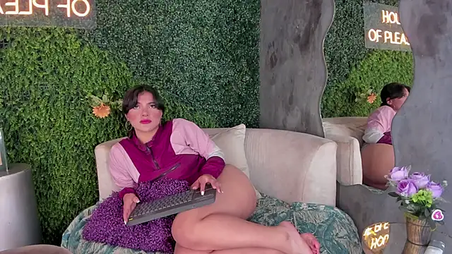 emmiily z online show from February 17, 7:42 pm