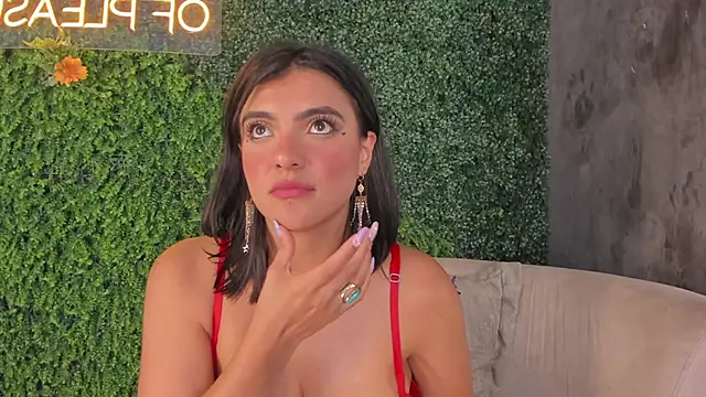 emmiily z online show from February 26, 8:00 pm