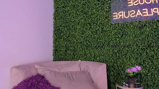 emmiily z online show from March 11, 6:53 am