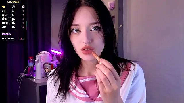 Hisoka akerley online show from July 20, 3:43 am