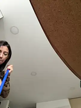 Snapshot of KarolVega- chatting on February 17, 6:48 pm KarolVega- online show from February 17, 6:48 pm