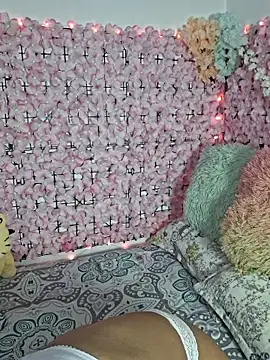 Lynda Bonnie online show from February 5, 2:00 pm