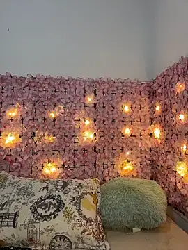 Lynda Bonnie online show from March 29, 5:07 am