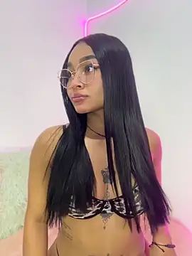 Lynda Bonnie online show from April 11, 1:15 pm