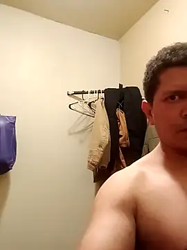 Snapshot of machoactivo1 chatting on February 8, 1:33 pm machoactivo1 online show from February 8, 1:33 pm