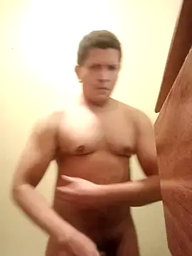 Snapshot of machoactivo1 chatting on February 10, 11:57 am machoactivo1 online show from February 10, 11:57 am