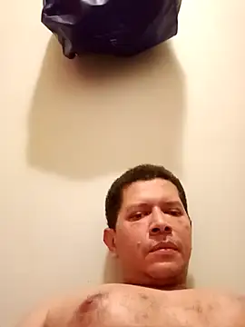 Snapshot of machoactivo1 chatting on February 24, 5:54 am machoactivo1 online show from February 24, 5:54 am