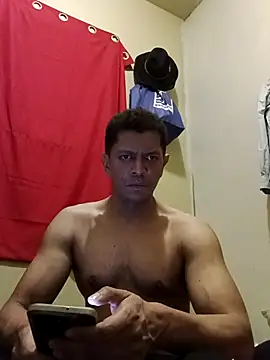 Snapshot of machoactivo1 chatting on February 25, 5:39 am machoactivo1 online show from February 25, 5:39 am