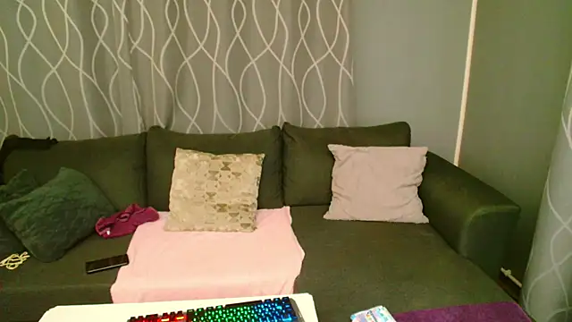 Snapshot of adeleadison chatting on December 20, 5:47 am adeleadison online show from December 20, 5:47 am