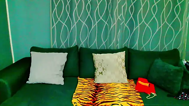 Snapshot of adeleadison chatting on February 17, 6:32 am adeleadison online show from February 17, 6:32 am