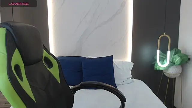 sol valeria online show from March 18, 10:15 pm