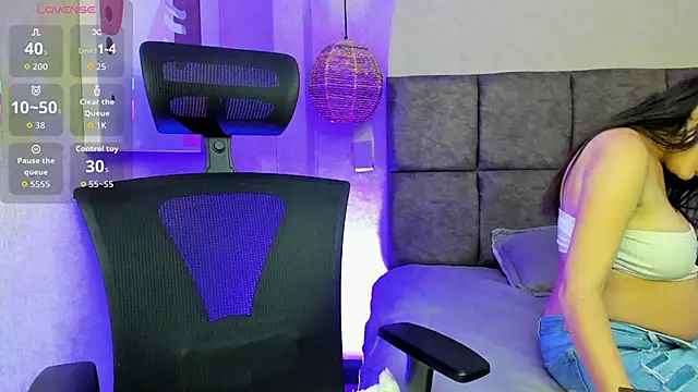 Snapshot of elizabeth_20 chatting on October 13, 7:47 pm elizabeth 20 online show from October 13, 7:47 pm