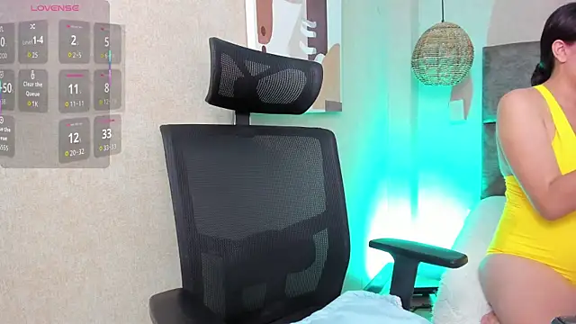 Snapshot of elizabeth_20 chatting on October 21, 6:52 pm elizabeth 20 online show from October 21, 6:52 pm