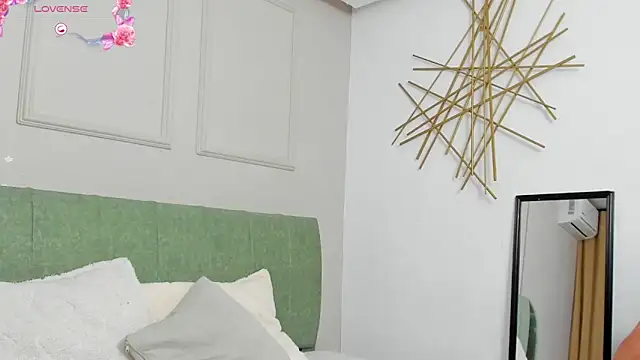 Snapshot of elizabeth_20 chatting on October 30, 7:03 pm elizabeth 20 online show from October 30, 7:03 pm