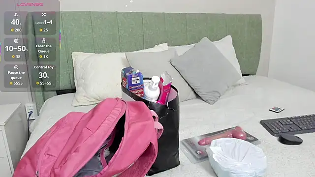 Snapshot of elizabeth_20 chatting on November 1, 7:05 pm elizabeth 20 online show from November 1, 7:05 pm