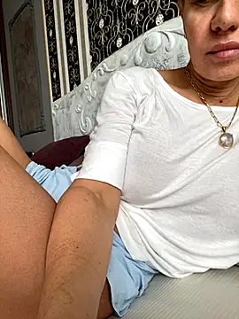 Snapshot of DeboraXporn chatting on November 24, 7:41 am DeboraXporn online show from November 24, 7:41 am