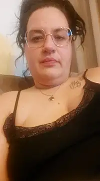 Snapshot of justtess chatting on March 9, 2:18 am justtess online show from March 9, 2:18 am