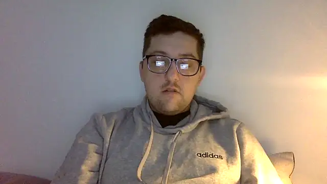 Snapshot of Milflover96 chatting on February 21, 5:20 pm Milflover96 online show from February 21, 5:20 pm