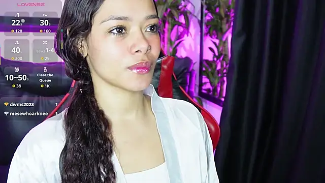 Snapshot of sara_sharma_ chatting on December 19, 2:24 pm sara sharma online show from December 19, 2:24 pm