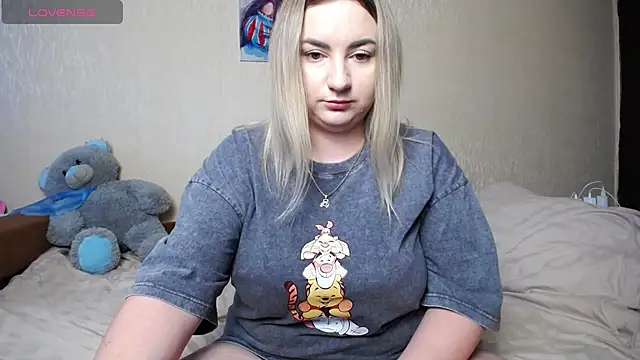 Snapshot of YourSwetiwGirl chatting on May 26, 9:27 am YourSwetiwGirl online show from May 26, 9:27 am