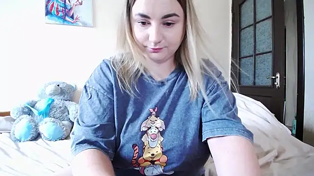 Snapshot of YourSwetiwGirl chatting on June 9, 8:59 am YourSwetiwGirl online show from June 9, 8:59 am