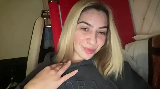 sarrah rossy online show from February 19, 7:38 pm