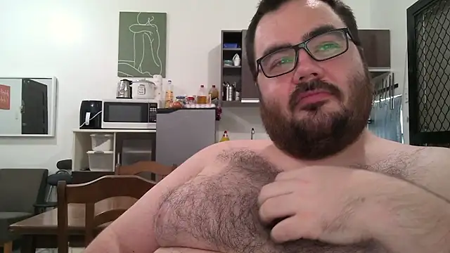 Snapshot of alexxxbear chatting on February 11, 12:28 am alexxxbear online show from February 11, 12:28 am
