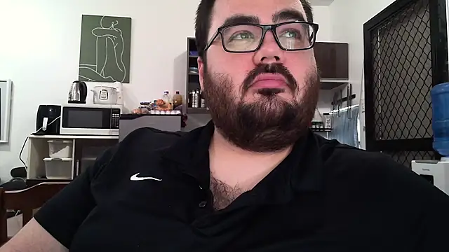 Snapshot of alexxxbear chatting on February 11, 3:29 am alexxxbear online show from February 11, 3:29 am