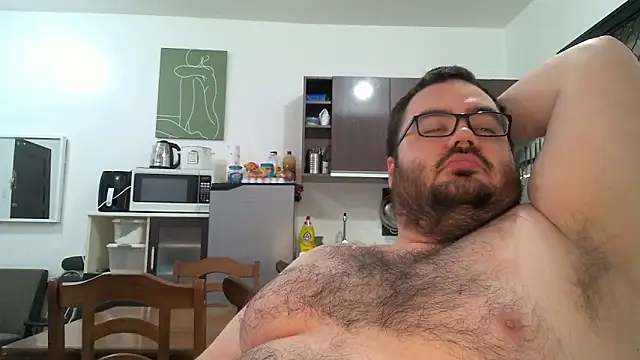 Snapshot of alexxxbear chatting on February 12, 12:37 am alexxxbear online show from February 12, 12:37 am