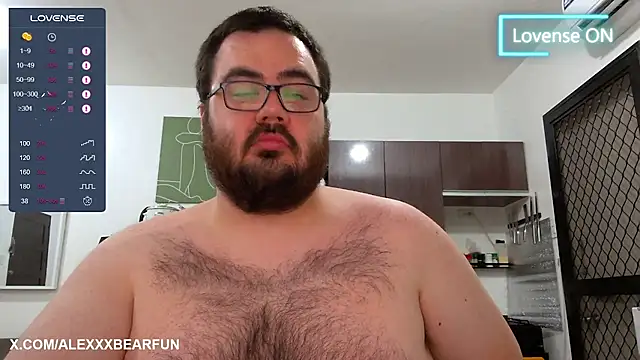 Snapshot of alexxxbear chatting on February 27, 10:42 pm alexxxbear online show from February 27, 10:42 pm