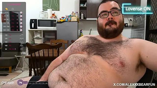 Snapshot of alexxxbear chatting on March 21, 2:39 am alexxxbear online show from March 21, 2:39 am
