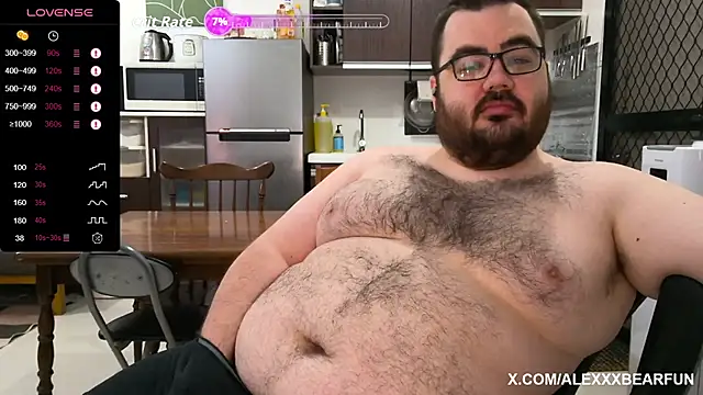 Snapshot of alexxxbear chatting on September 17, 8:32 pm alexxxbear online show from September 17, 8:32 pm