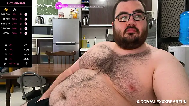 Snapshot of alexxxbear chatting on September 18, 9:33 am alexxxbear online show from September 18, 9:33 am