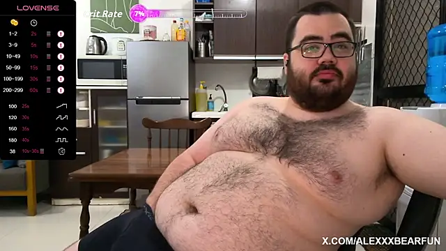 Snapshot of alexxxbear chatting on September 21, 12:12 am alexxxbear online show from September 21, 12:12 am