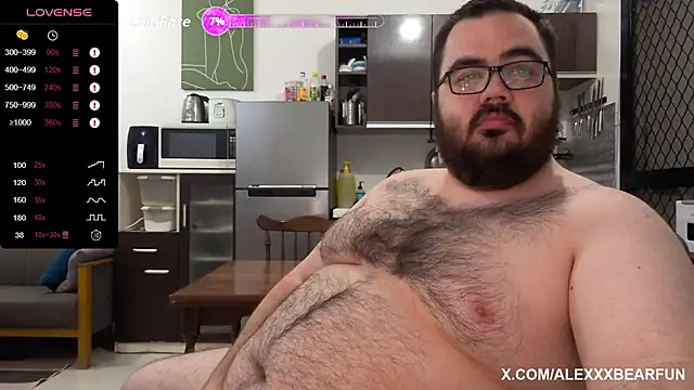 Snapshot of alexxxbear chatting on October 4, 6:50 pm alexxxbear online show from October 4, 6:50 pm