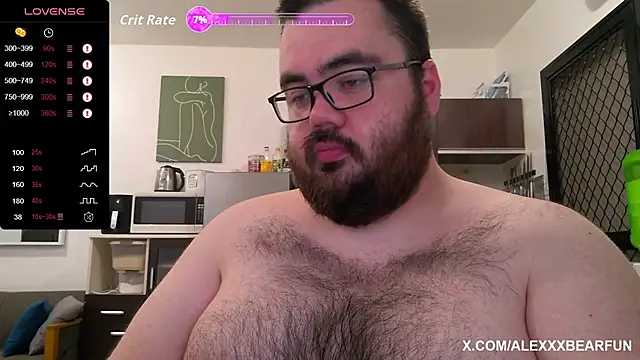 Snapshot of alexxxbear chatting on October 5, 7:34 pm alexxxbear online show from October 5, 7:34 pm