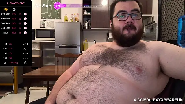 Snapshot of alexxxbear chatting on October 18, 2:58 am alexxxbear online show from October 18, 2:58 am