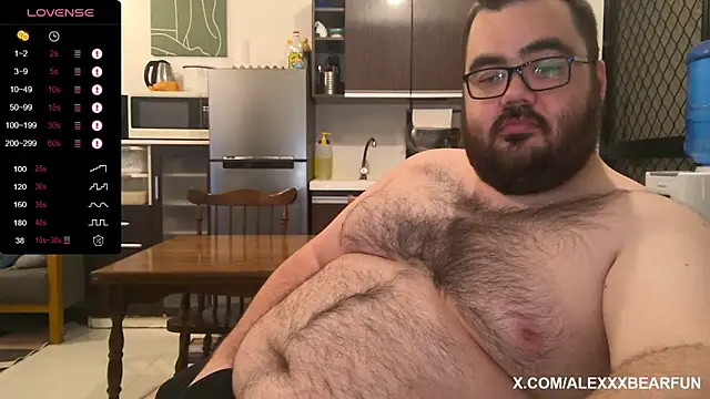 Snapshot of alexxxbear chatting on November 12, 11:54 am alexxxbear online show from November 12, 11:54 am