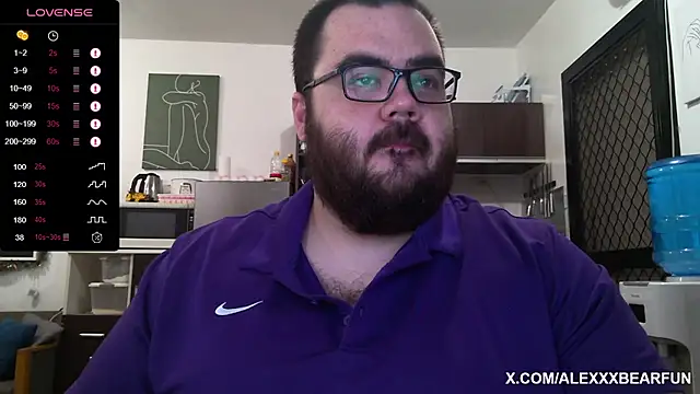 Snapshot of alexxxbear chatting on November 23, 2:28 pm alexxxbear online show from November 23, 2:28 pm