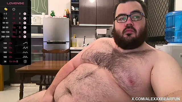 Snapshot of alexxxbear chatting on November 30, 10:47 pm alexxxbear online show from November 30, 10:47 pm