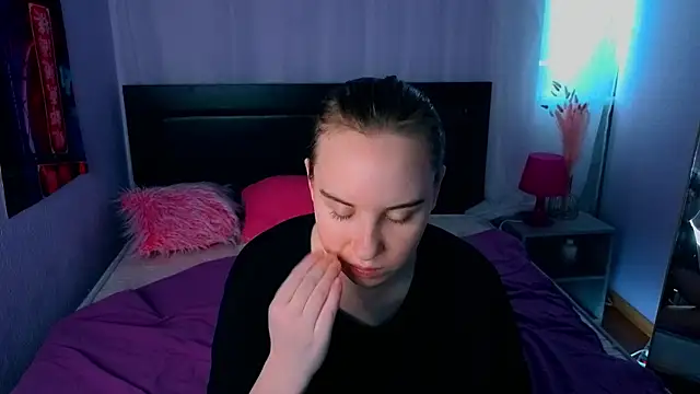 Lika 0ne online show from March 28, 11:54 am