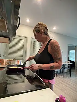 bossyroxy84 online show from April 12, 6:13 pm