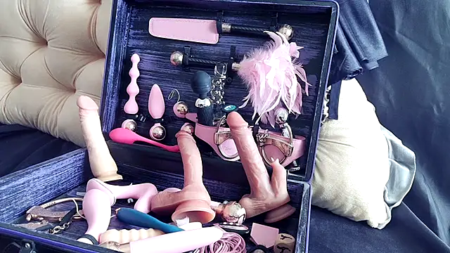 Snapshot of Chanel_Noire chatting on March 2, 4:32 pm Chanel Noire online show from March 2, 4:32 pm