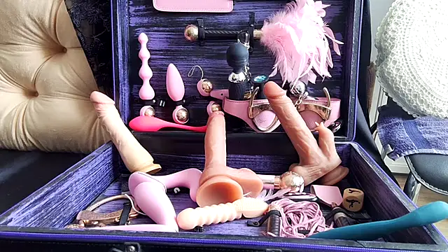 Snapshot of Chanel_Noire chatting on March 5, 1:17 pm Chanel Noire online show from March 5, 1:17 pm