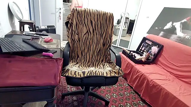 Snapshot of Chanel_Noire chatting on September 16, 2:51 pm Chanel Noire online show from September 16, 2:51 pm