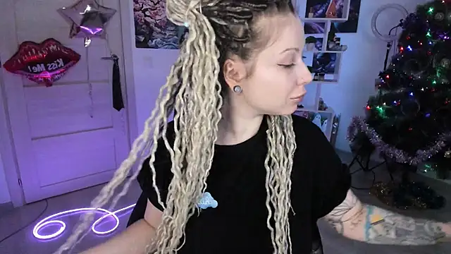 HoneySallyMoore online show from January 8, 2:58 am