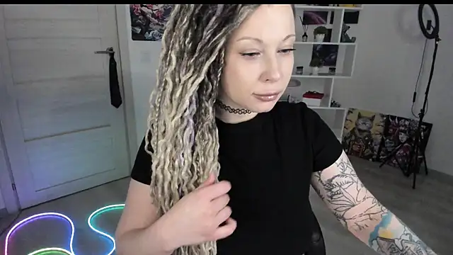 HoneySallyMoore online show from April 28, 6:02 pm