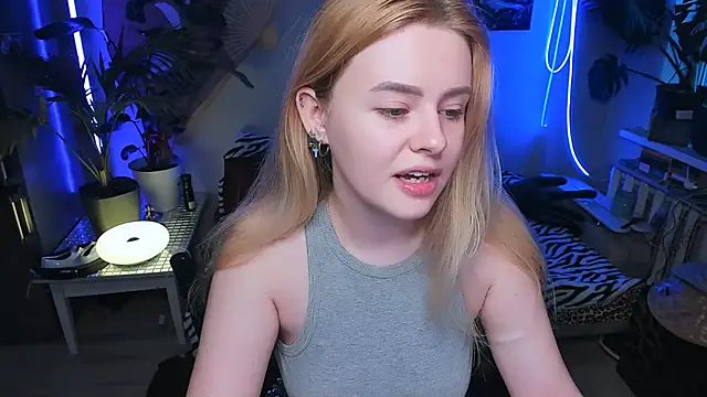 Snapshot of Alexa_Pirs chatting on December 1, 12:32 pm Alexa Pirs online show from December 1, 12:32 pm